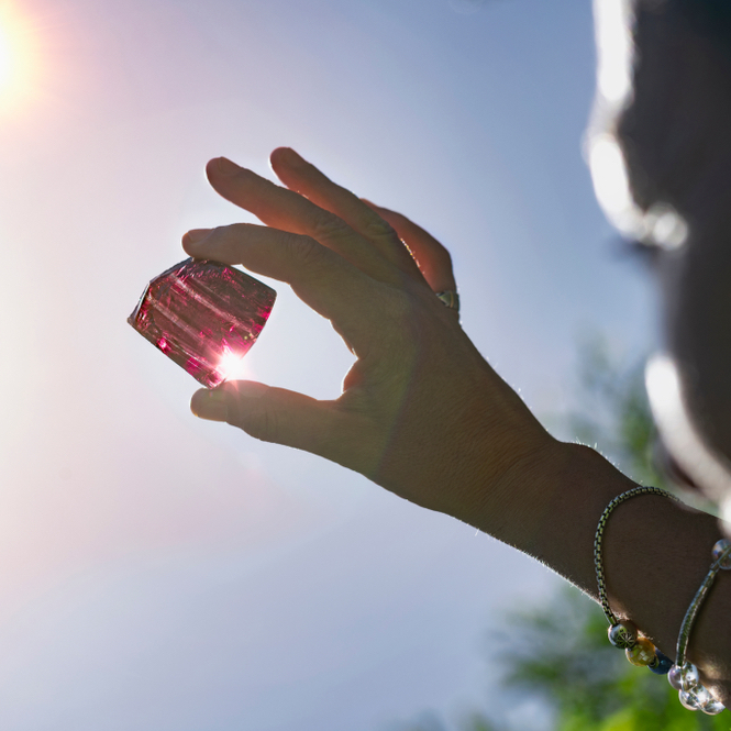 Crystals that can be recharged in the sun