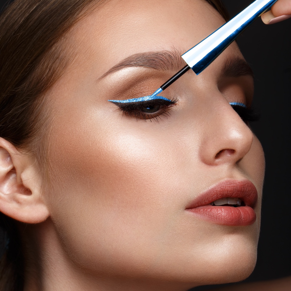 Makeup how-to: a sparkly glitter eye look that lasts all night long