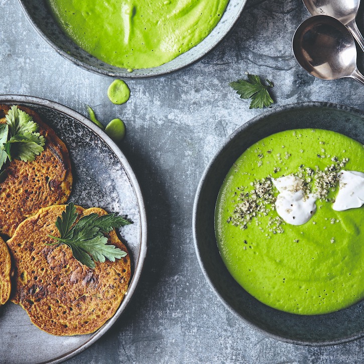 Five-minute pea soup with baji pancakes