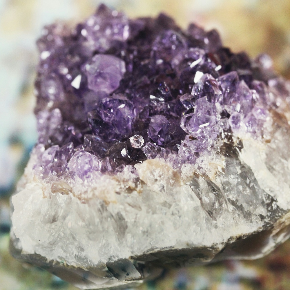 amethyst crystal The horoscope wheel with Zodiac signs and constellations of the zodiac. 3D illustration.