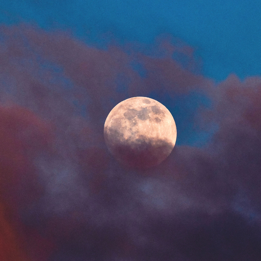 Aquarius Full Moon Ritual: Embrace Innovation, Vision & Collective Healing