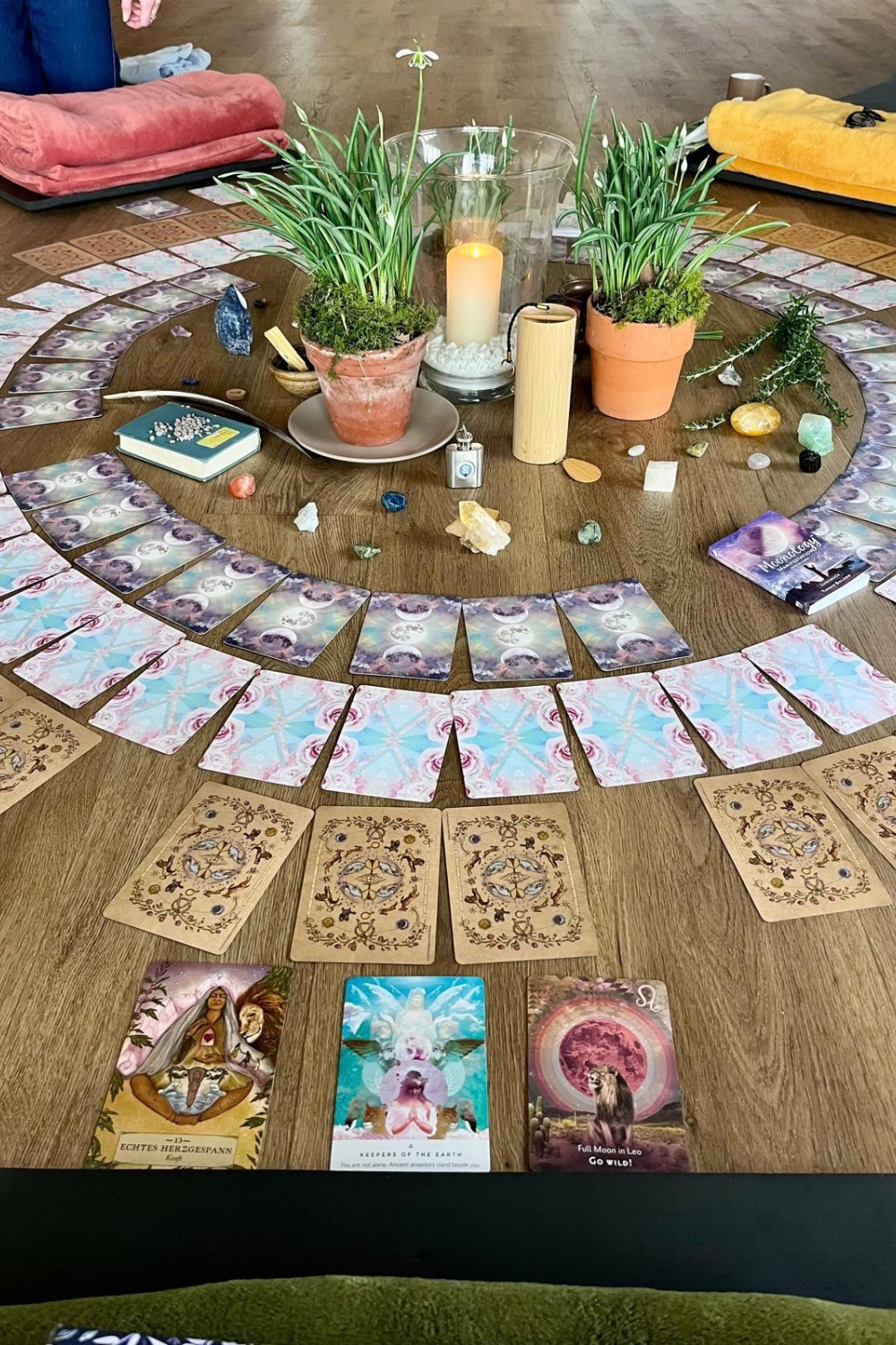 How Oracle Cards Actually Work (And Why Everyone Is Using Them)